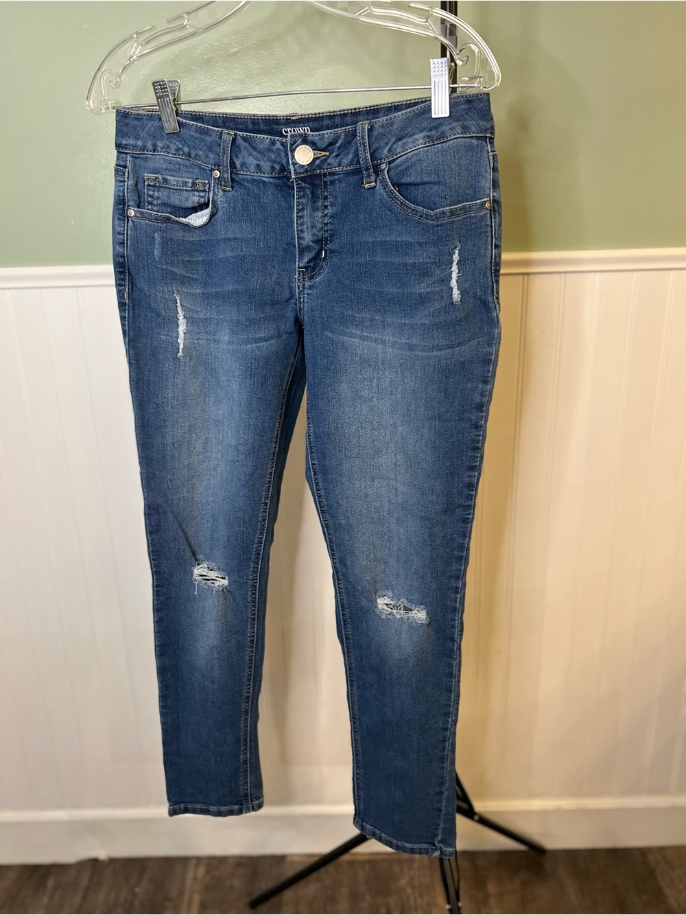 crown & ivy Distressed Cropped Skinny Jeans w/Zippers & Bows At Ankle. Size 6PR